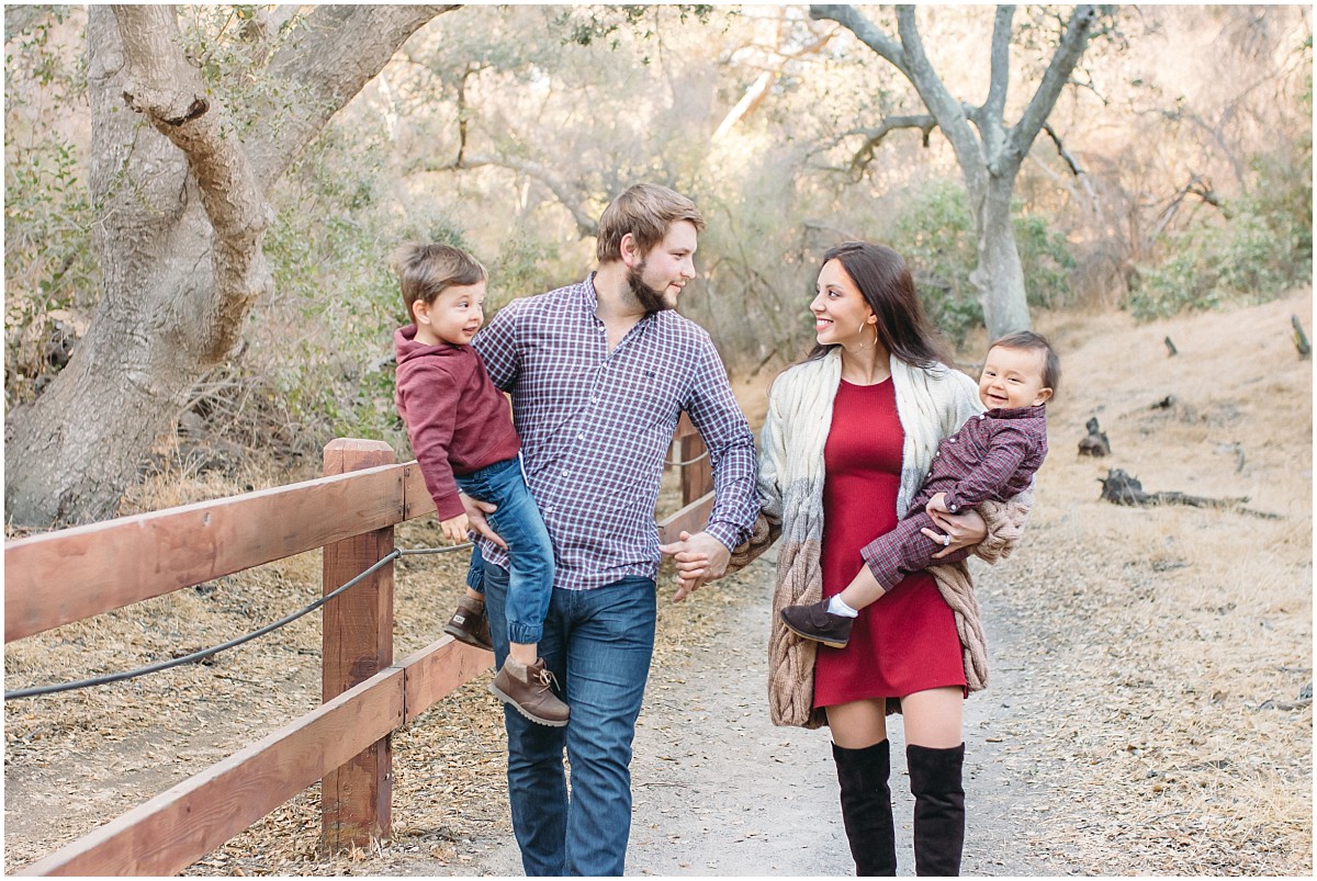 family photos at the oak trail, westlake village trail photos, thousand oaks trail photosession, fall family photos near thousand oaks, fall family outfit ideas, 